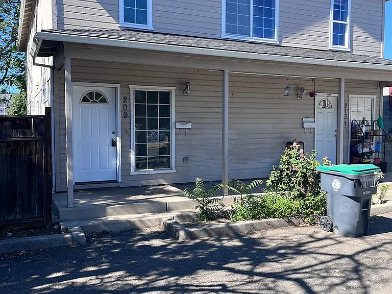 209-213 Edwards St — Photo 15