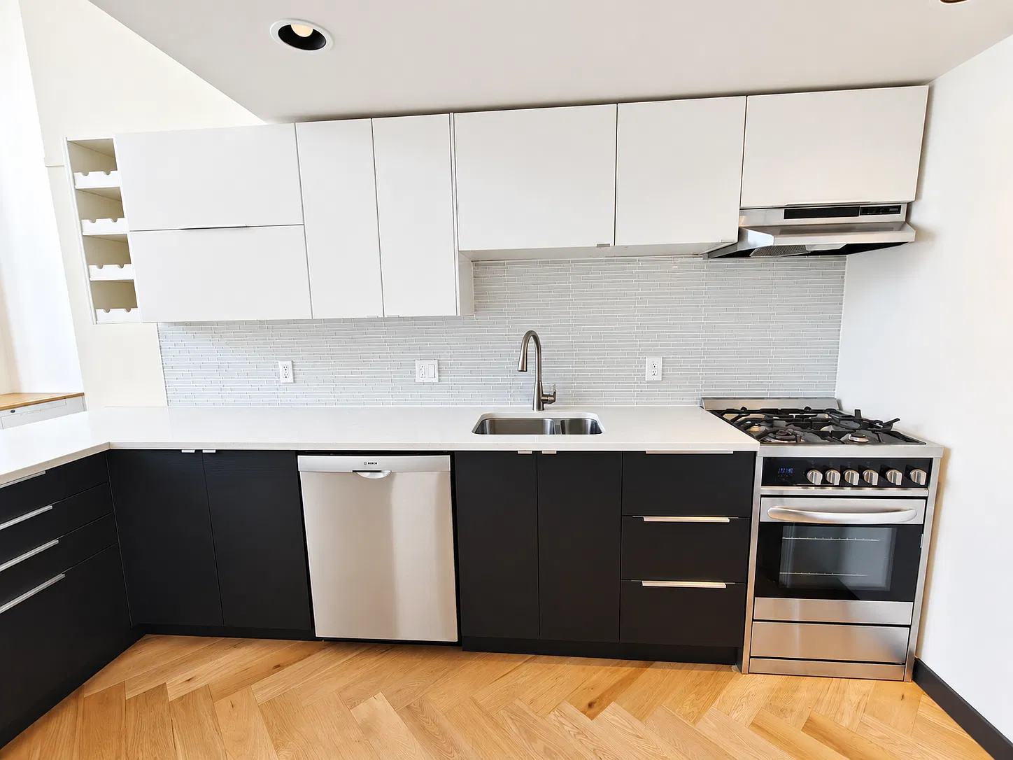 1 bed, 745 sqft, $3,200 — Photo 4