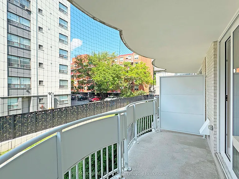 11 Walmer Rd #203 — Photo 10
