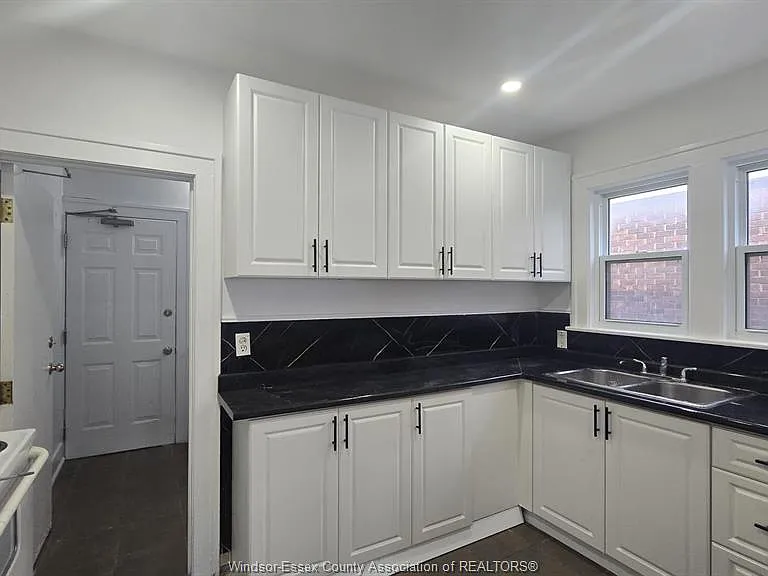 2257 Howard Ave #MAIN — Photo 12