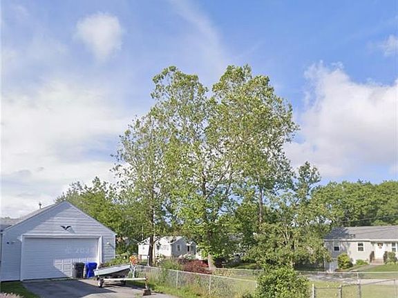 2nd image of 134 Kickemuit Rd