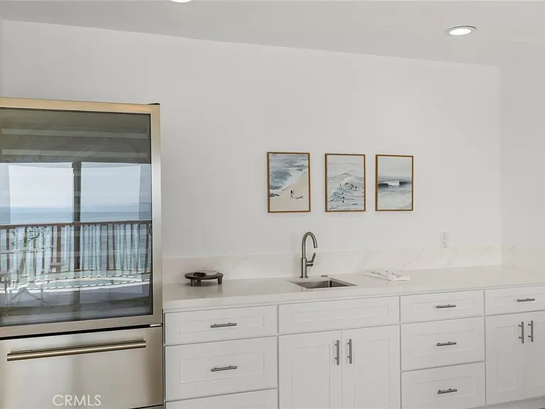 1045 Gaviota Dr #B — Photo 8