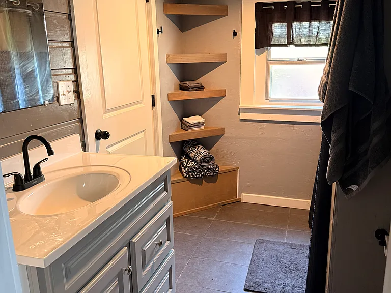 611 N Van Buren Ave — Photo 6