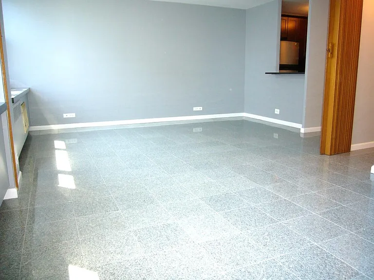 4250 N Marine Dr #22 — Photo 4