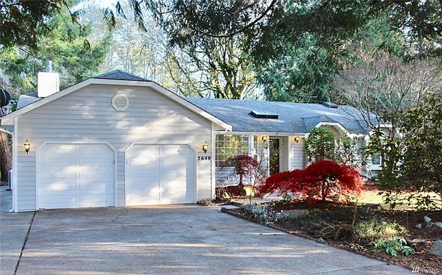 Cedar Shores Rambler on nearly an acre with private backyard and community beach access on Totten Inlet.