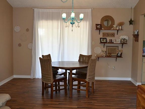5th image of 2729 E Dellwood Dr
