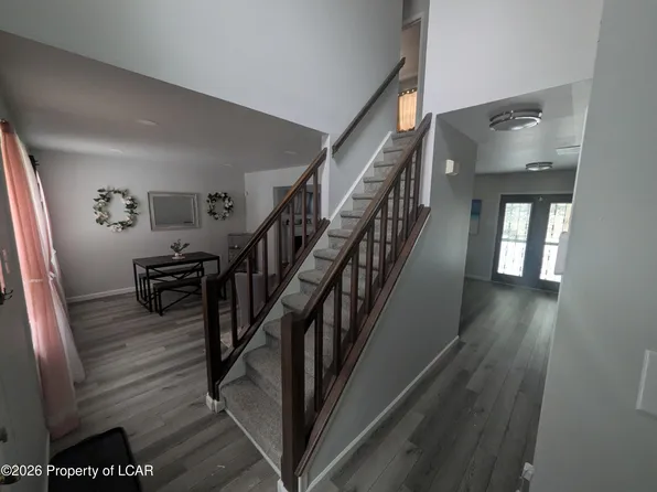 8094 Elizabeth Ln, Tobyhanna, PA 18466