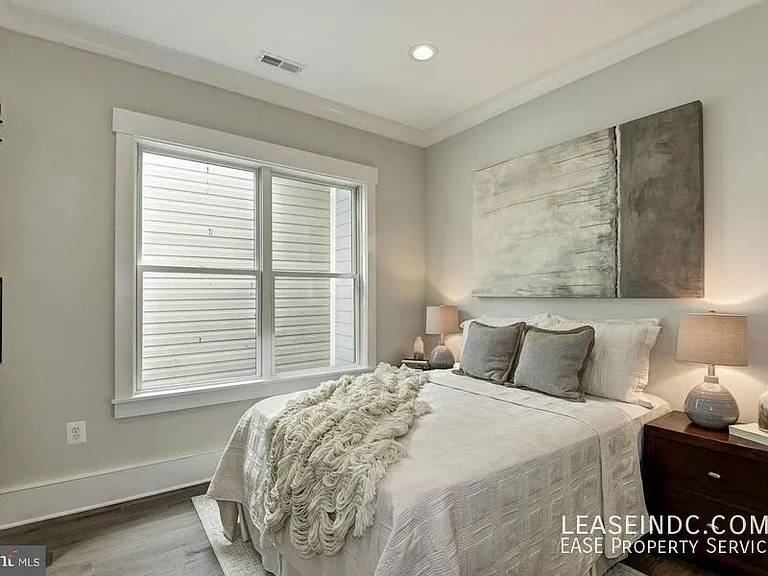 1232 I St NE #2 — Photo 11