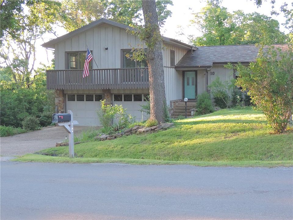 1st image of 10 Churchill Dr