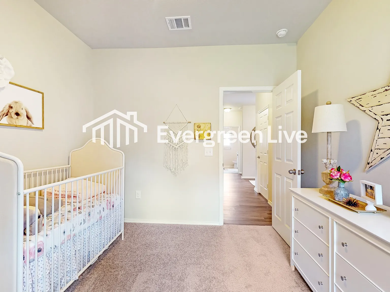 4 bed, 2.0 bath, 1840 sqft, $1,700 — Photo 3