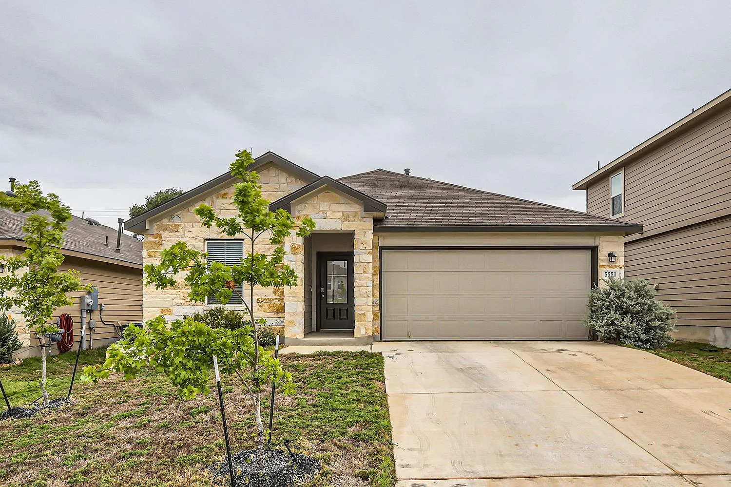 4 bed, 1717 sqft, $2,100 — Photo 1