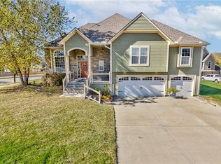 2312 SW Post Oak Ct, Lees Summit, MO 64082