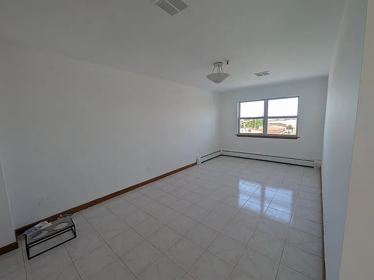 305 7th St #3 — Photo 3