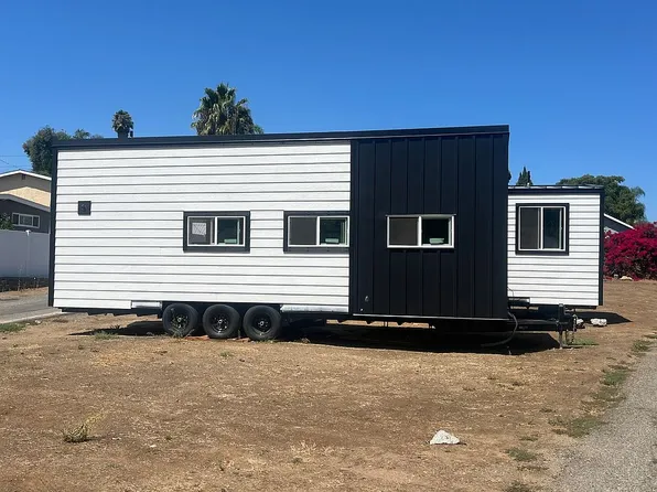 1906 Northbrook Ct, Vista, CA 92083