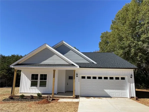 1144 Dudley St, Yadkinville, NC 27055