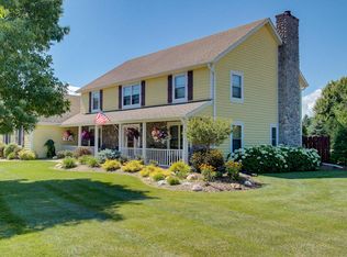 3626 W River Ridge Ct, Mequon, WI 53092