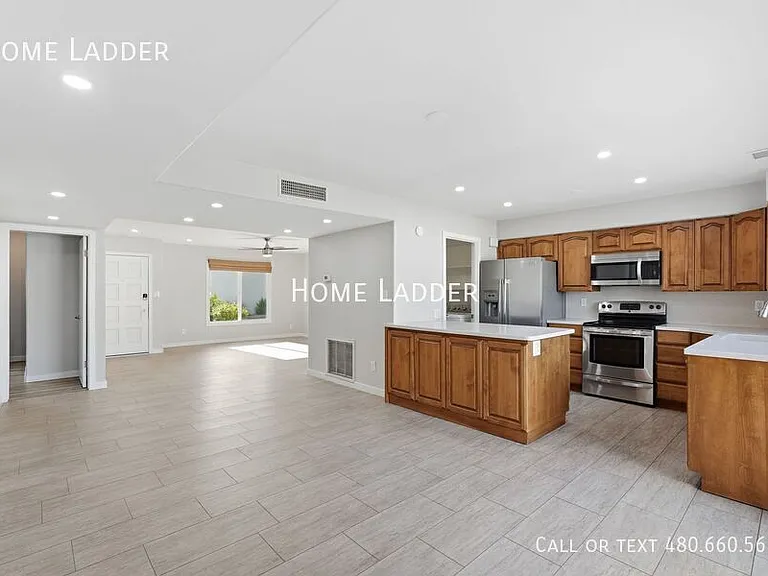 5849 N 81st St — Photo 5