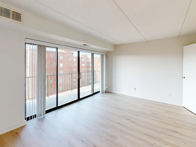 Essex House — Photo 9