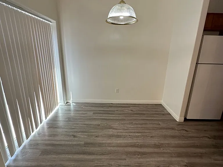 516 Yellow Meadow Ct — Photo 7