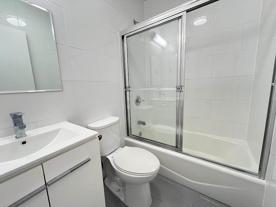 1st image of 2524 Albemarle Rd #4AB