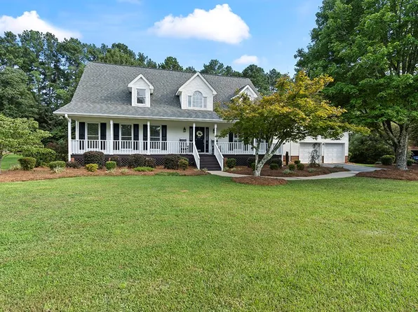 201 Heathwood Dr, Greenwood, SC 29649