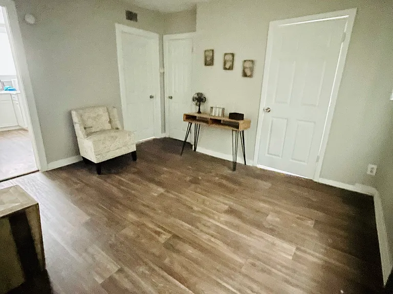 3305 N Laura St — Photo 5