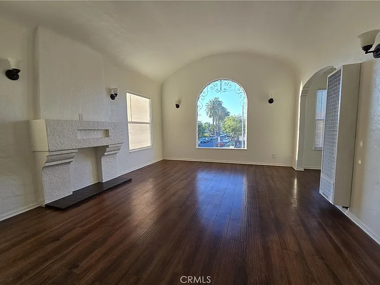 5740 California Ave — Photo 1