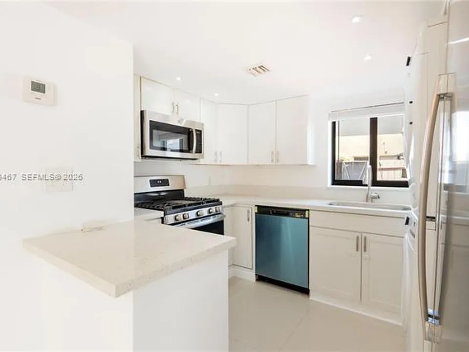 6916 SW 110th Ave #Townhouse 6916