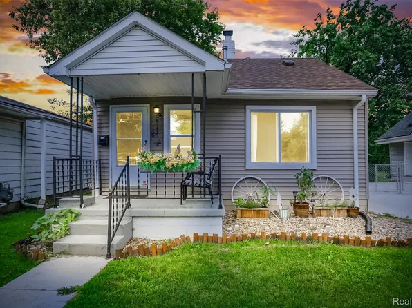 25171 Lawn St, Roseville, MI 48066