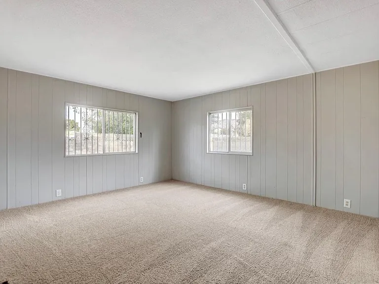136 Sir Thomas Dr — Photo 15