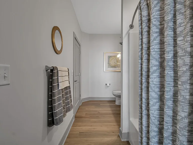 Edgewater East Apartments — Photo 19