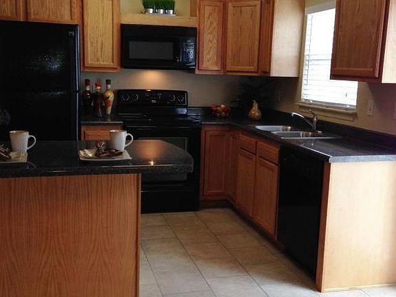 4th image of 4135 Park View Dr
