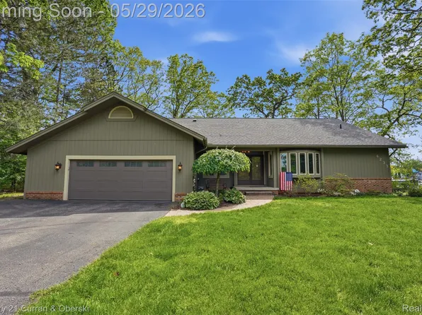 4233 Blain Island Dr, Waterford, MI 48329