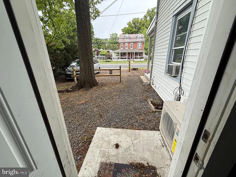 212 Warren St #2 — Photo 32