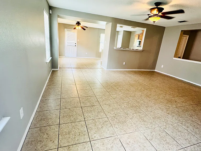 604 International Dr — Photo 4