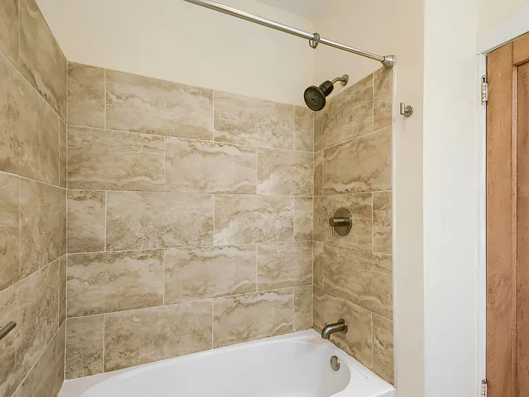 5849 N Maplewood Ave #1 — Photo 24