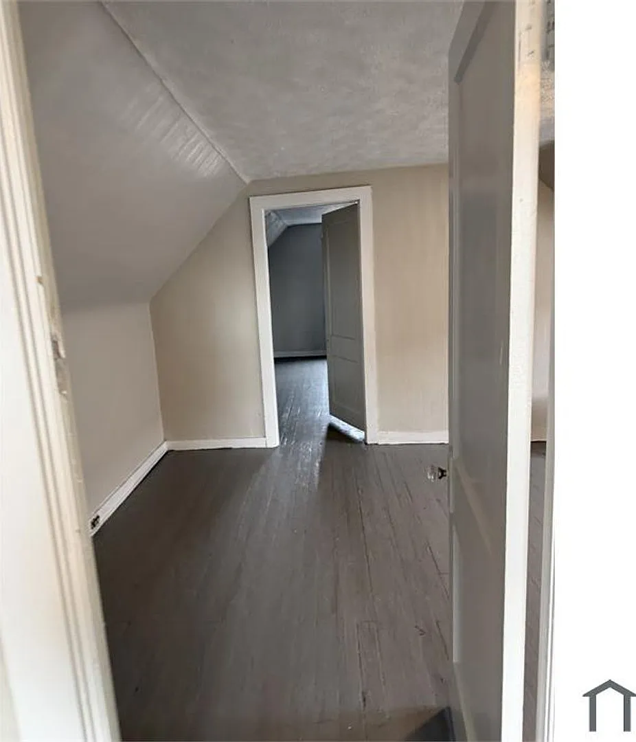 11903 Fairport Ave — Photo 3