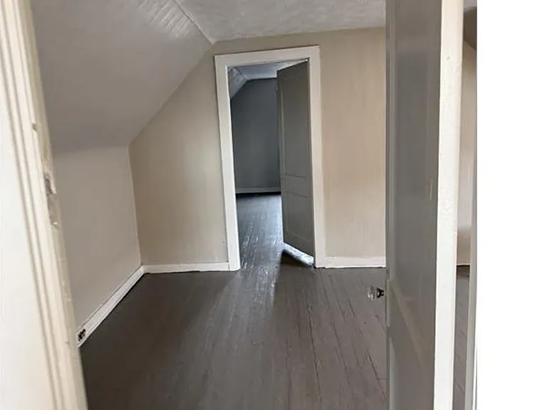 11903 Fairport Ave — Photo 3