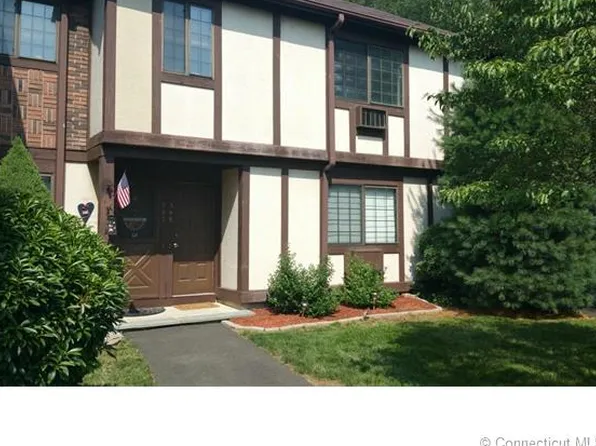 348 Foxwood Ln, Milford, CT 06461