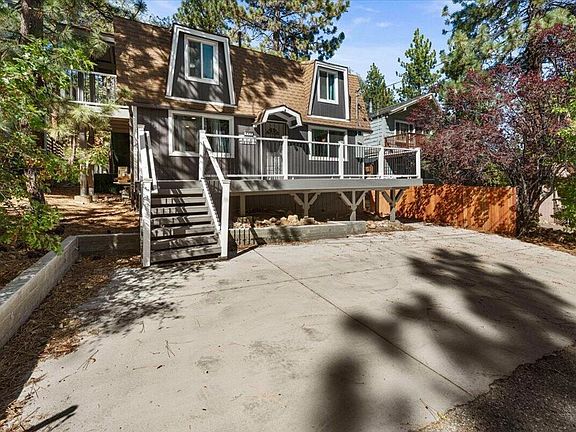 3rd image of 800 Cedar Ln
