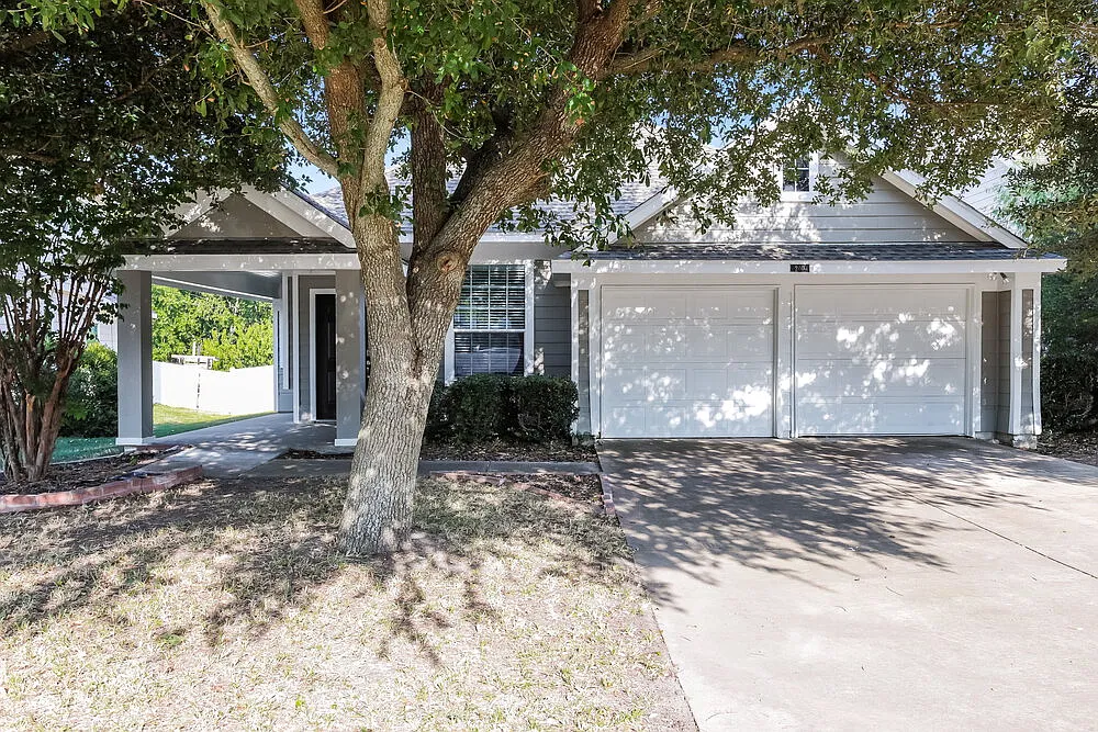 3 bed, 2.0 bath, 1719 sqft, $2,145 — Photo 1
