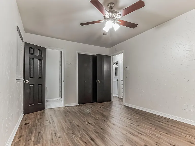 2512 NW 45th St — Photo 3