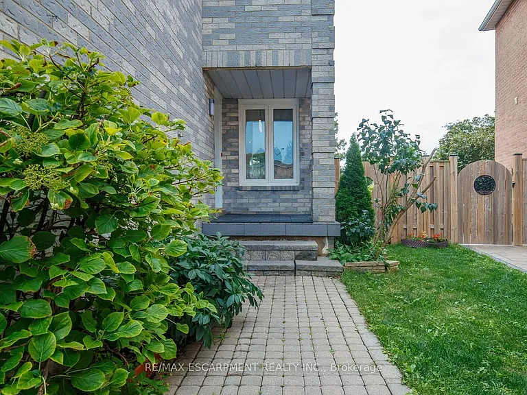 2790 Huntingdon Trl — Photo 2