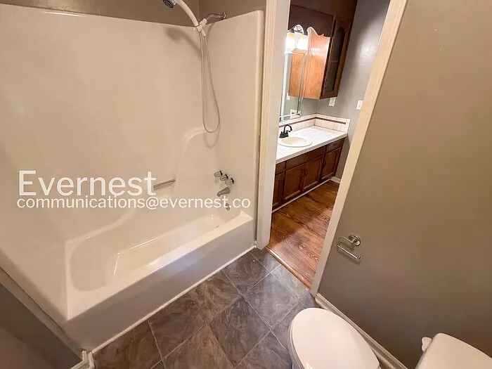 716 Brookview Dr — Photo 11