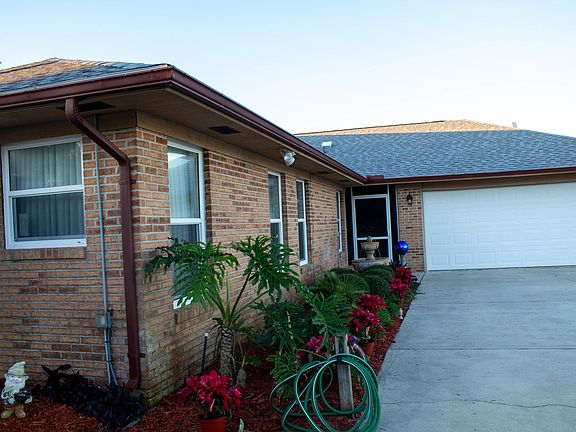 5th image of 32 Sea Island Dr S