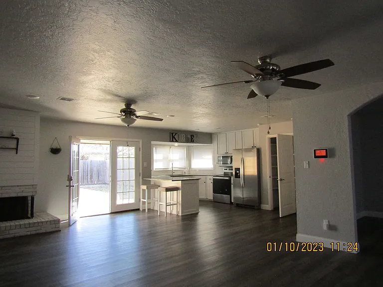 207 NE 46th St — Photo 36
