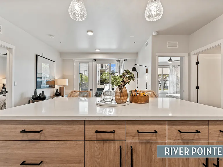 River Pointe Apartments — Photo 11
