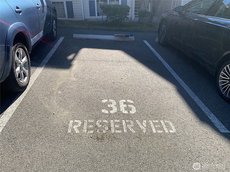2nd image of 949 Aberdeen Avenue NE #B305
