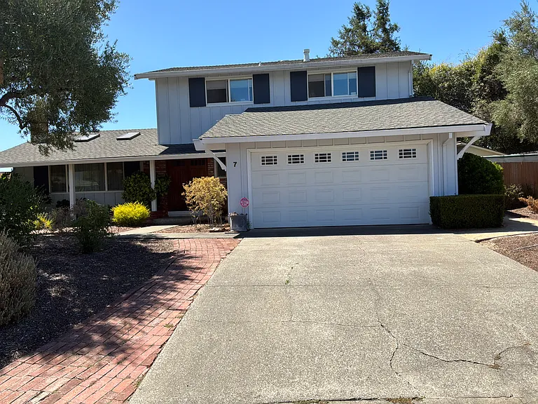 7 Carmen Ct — Photo 1