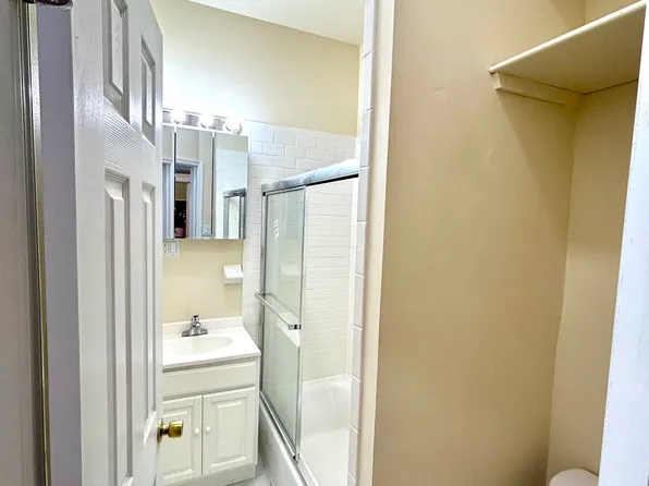 608 East 9th Street image 8 of 8